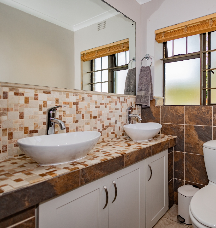4 Bedroom Property for Sale in Kenridge Heights Western Cape
